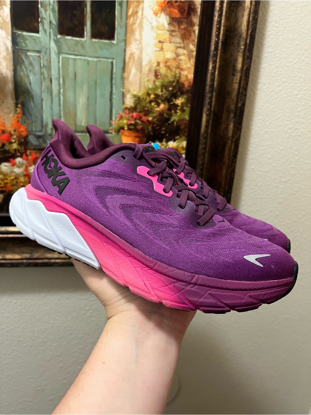 HOKA Arahi 6 Womens Running Shoes Grape Wine BeautyBerry